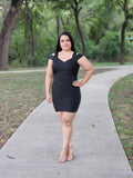 Vestido negro con cuello en V