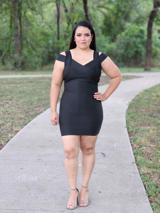 Vestido negro con cuello en V