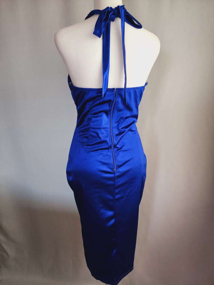 Vestido ajustado con cuello halter azul real