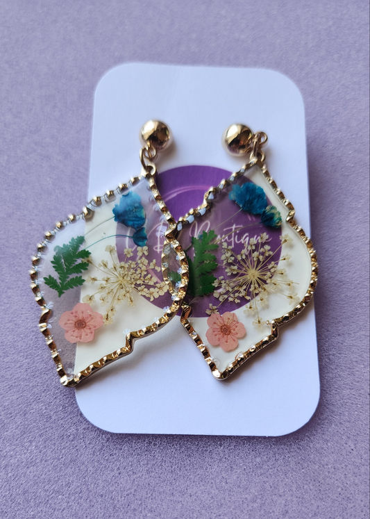 Pendientes de resina azul y menta botánica de flores secas prensadas reales