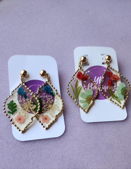Pendientes de resina azul y menta botánica de flores secas prensadas reales