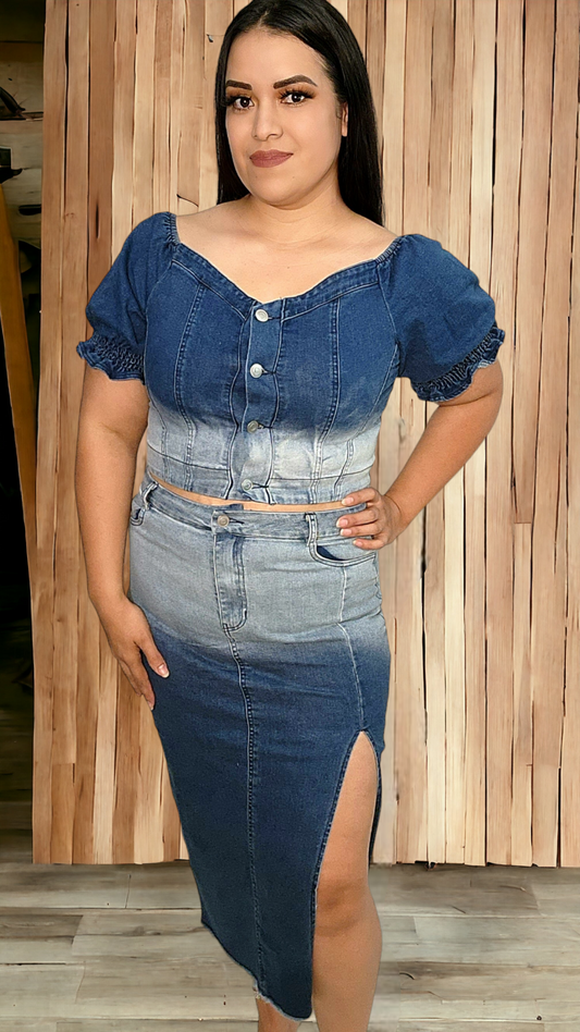 Conjunto de falda y top con hombros descubiertos en denim degradado
