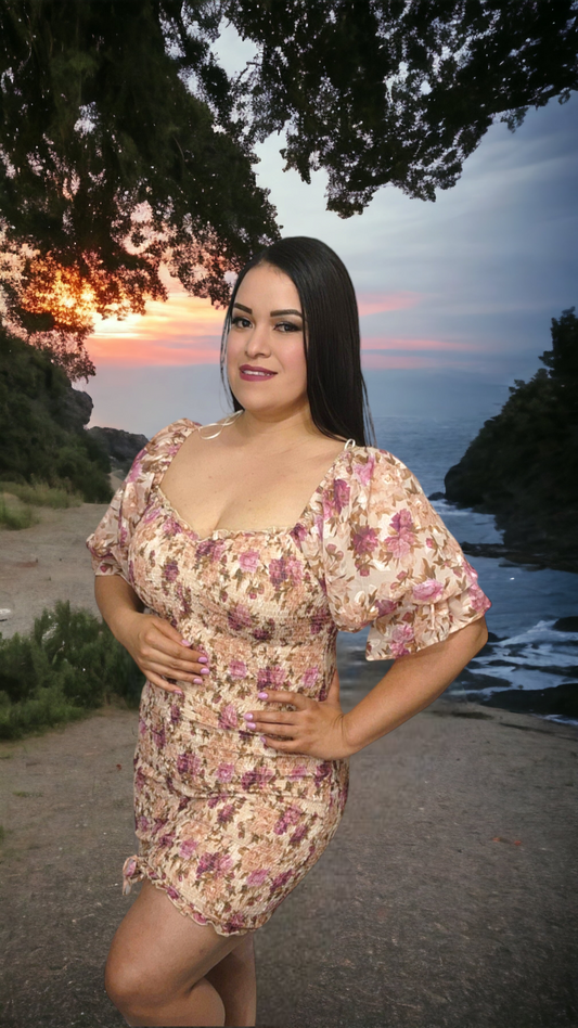 Vestido fruncido con estampado floral rosa