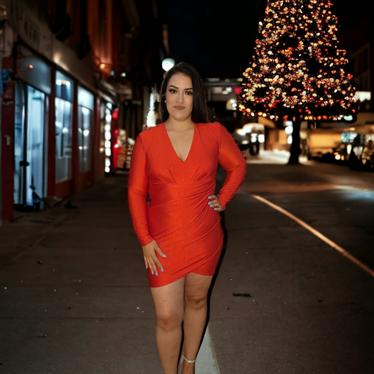 Vestido rojo de manga larga con escote en pico