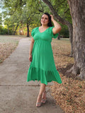 Vestido midi verde con dobladillo con volantes y fruncido