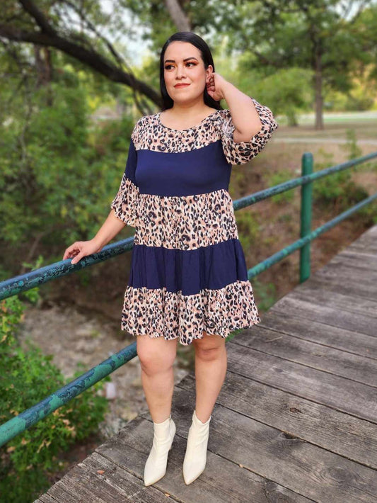 Vestido modesto con manga acampanada y estampado de guepardo