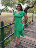 Vestido midi verde con dobladillo con volantes y fruncido