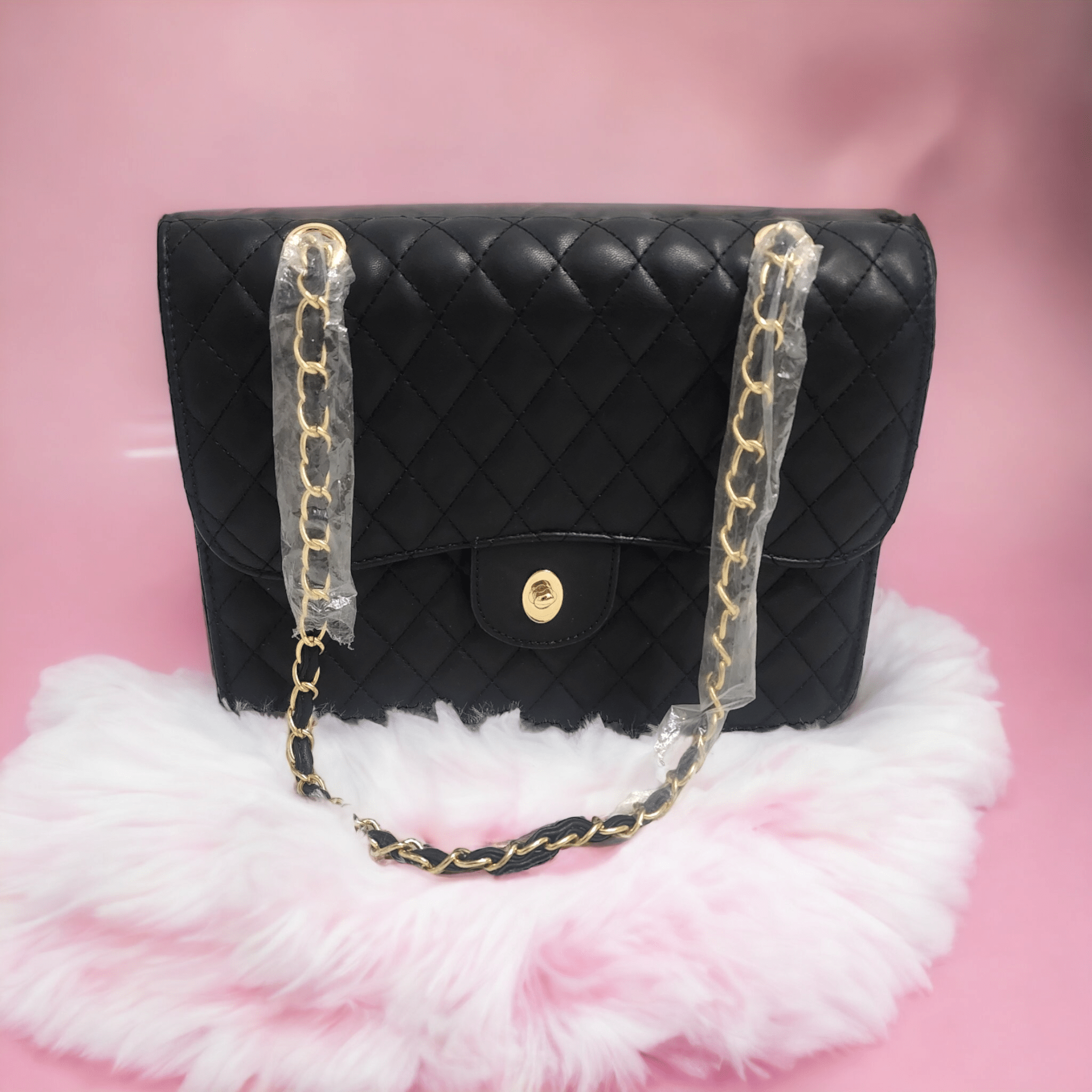 YD Boutique YD Quilted bag in Black with chain