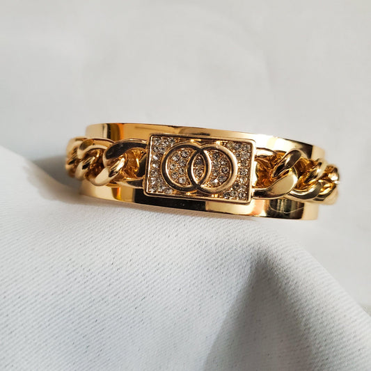 YD Boutique Bracelets Rhinestone-adorned bracelet with a double-circle pattern.